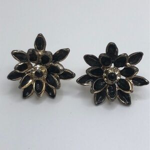 Beautiful Floral VTG  Unsigned Silver tone, Black Enamel Screw Clip on 50’s